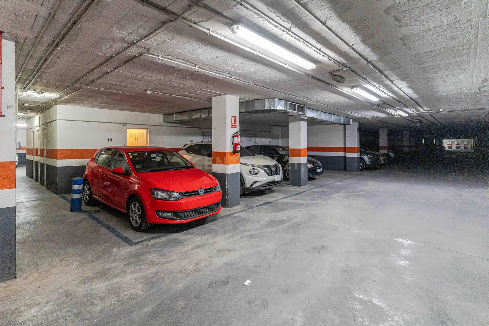 Parking de Piso en venta en Granada con Jardín privado, Trastero y Piscina comunitaria