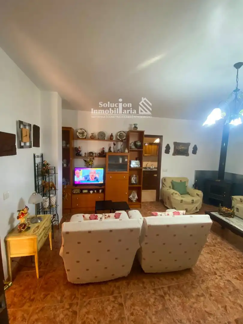 Sala d'estar de Casa o xalet en venda en Calvarrasa de Arriba amb Traster i Moblat