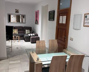 Sala d'estar de Pis de lloguer en  Sevilla Capital amb Aire condicionat, Moblat i Forn