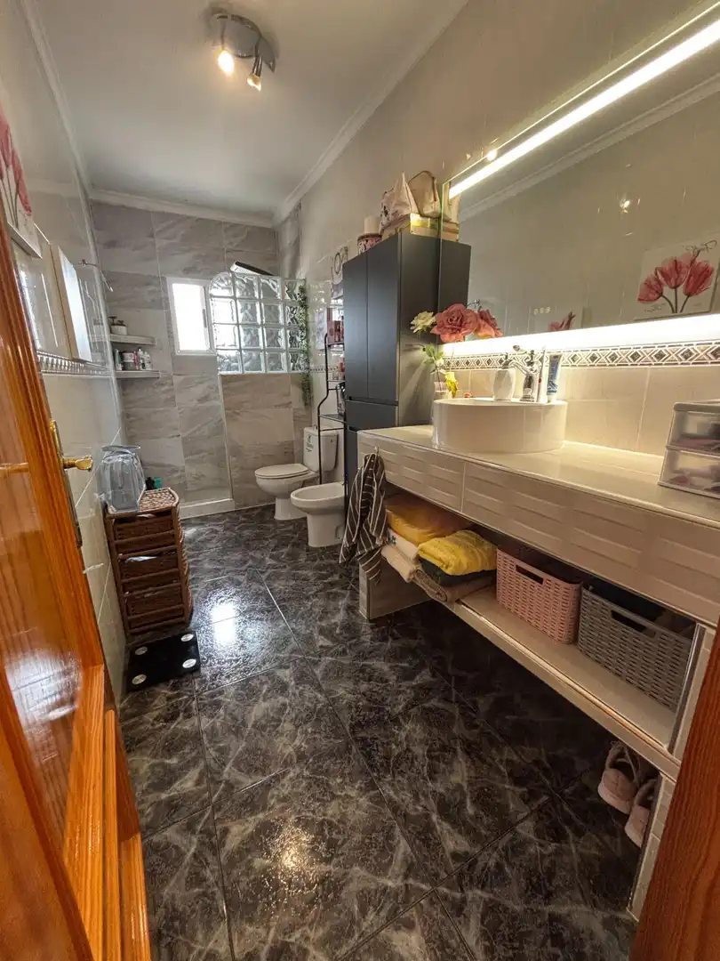 Casa adosada en venta en Calle MARIA DE ZAYAS-B SANTIAGO, 28, Miranda