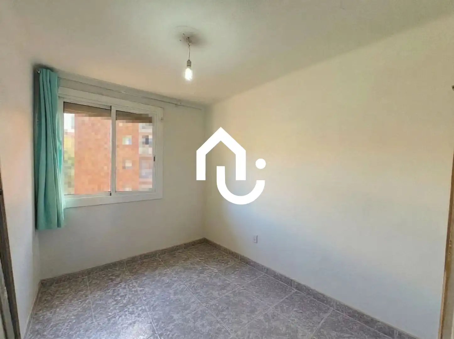 Habitación de Piso en venta en Santa Coloma de Gramenet con Balcón