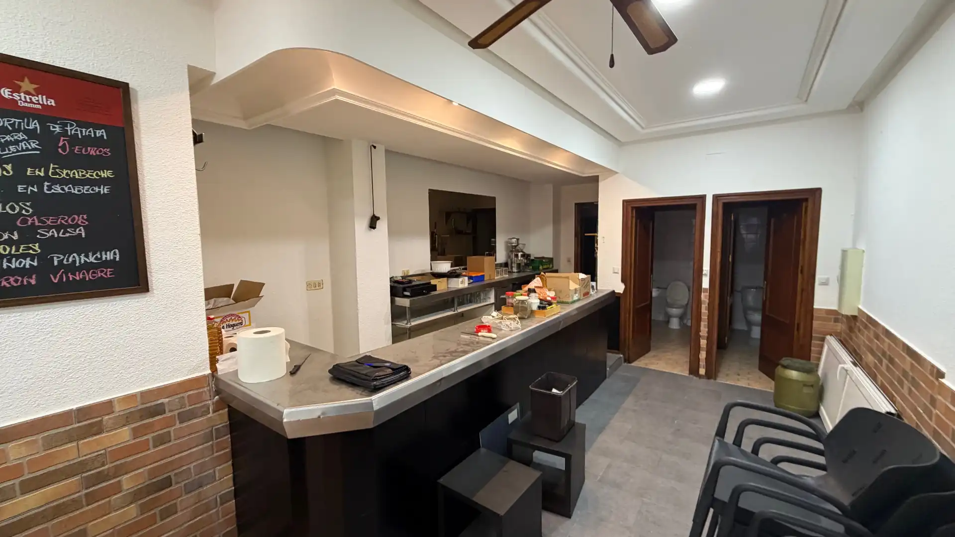 Cocina de Local en venta en Valladolid Capital con Calefacción y Amueblado