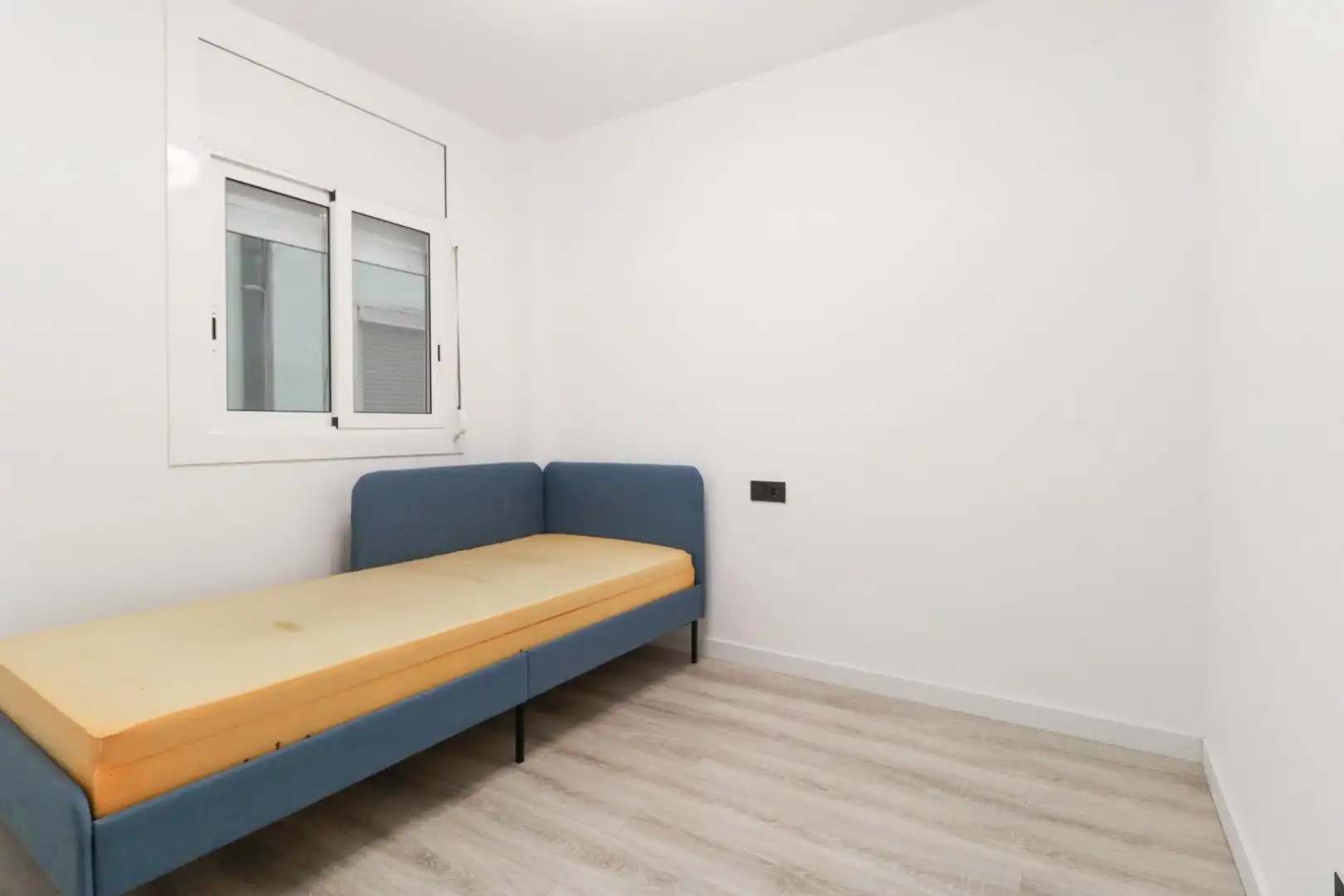 Bedroom of Flat for sale in Vilanova i la Geltrú  with Air Conditioner, Parquet flooring and Balcony