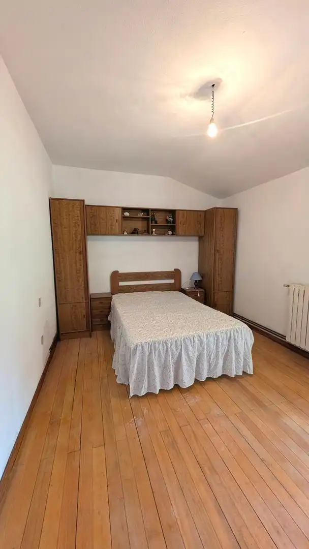 Schlafzimmer von Wohnung zum Verkauf in Vega de Pas mit Heizung, Abstellraum und Möbliert