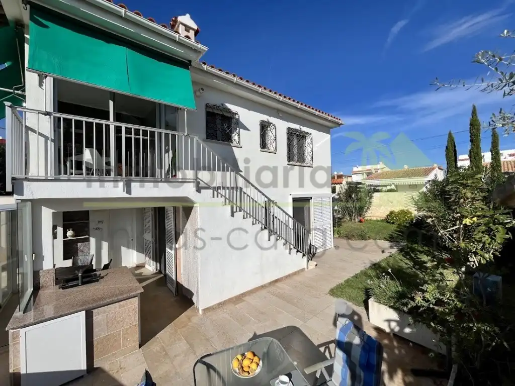 Vista exterior de Casa o chalet en venta en Vinaròs con Aire acondicionado