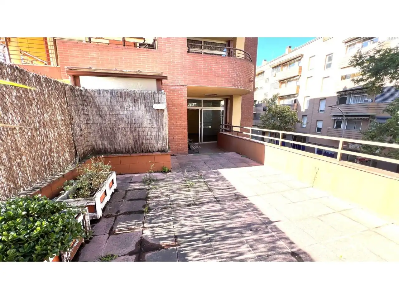 Exterior view of Flat for sale in Figueres  with Heating, Terrace and Community pool