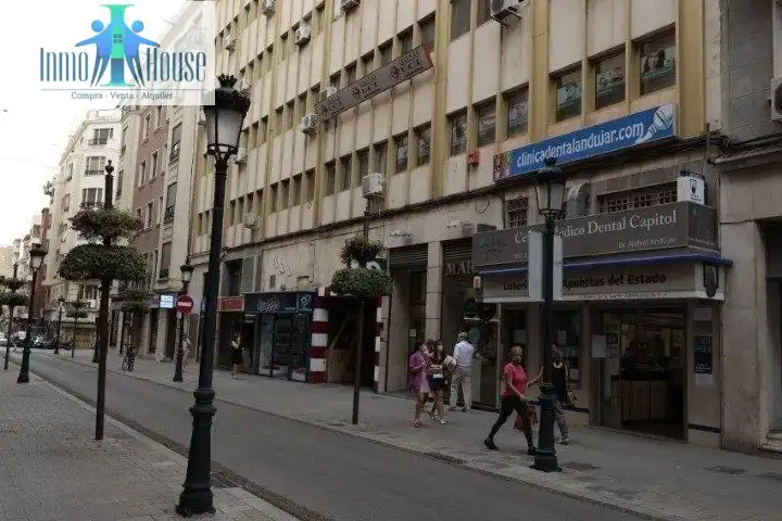 Oficina amb ascensor en venda a Centro