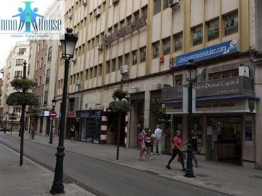 Oficina amb ascensor en venda a Centro