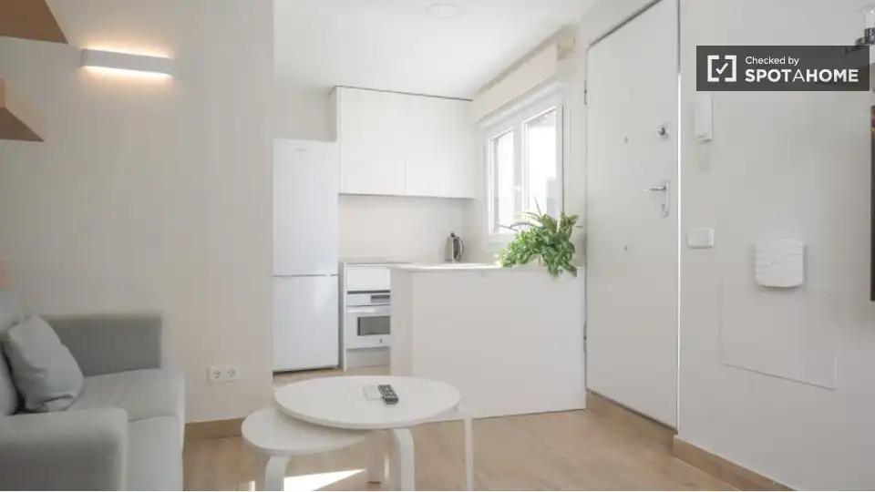 Flat with terrace to rent in Tetuán, imagen 3