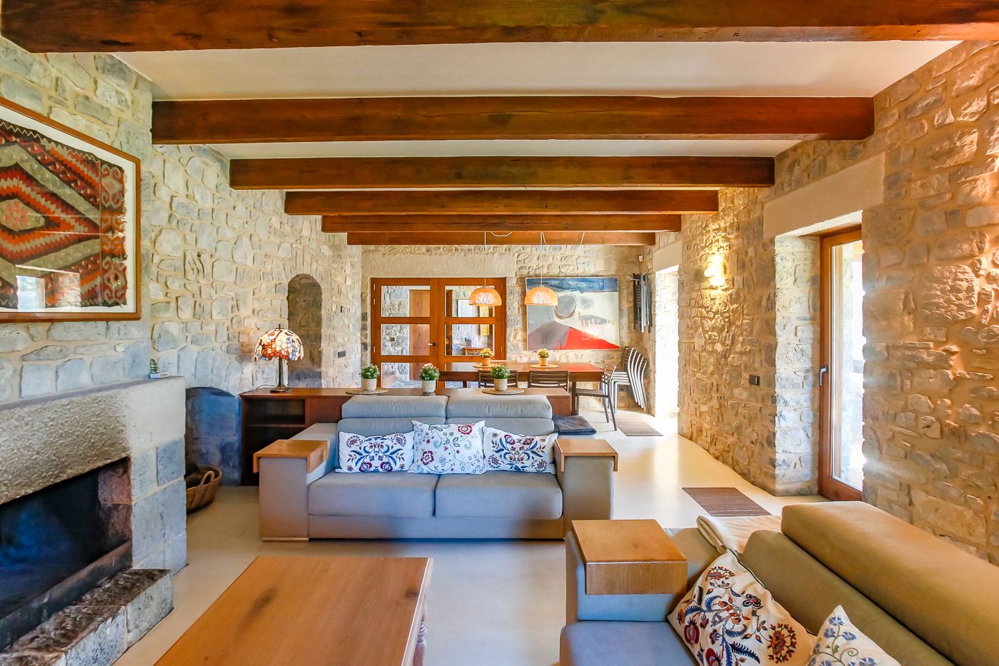 Sala d'estar de Finca rústica en venda en Montagut i Oix amb Jardí privat, Terrassa i Piscina