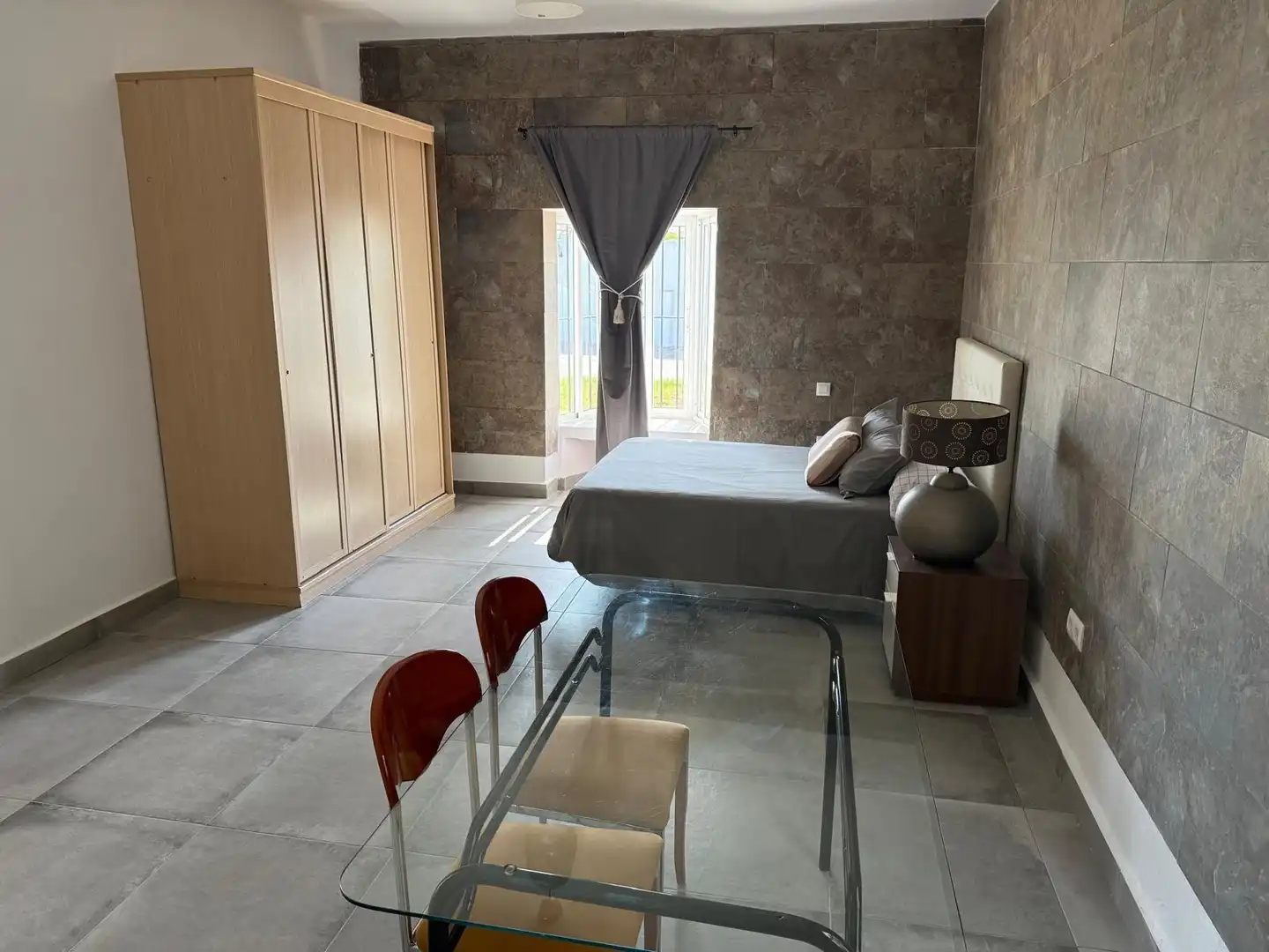 Habitación de Piso para compartir en Chiclana de la Frontera con Jardín privado y Amueblado