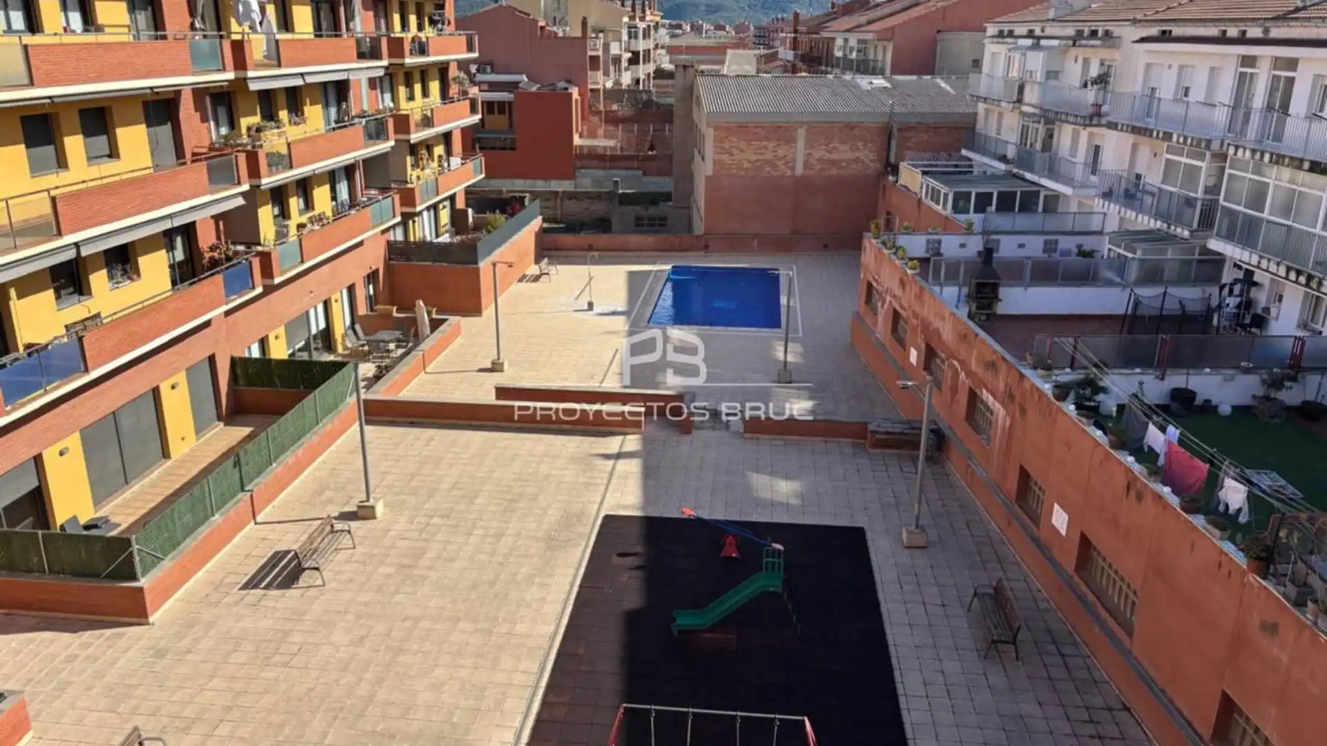 Vista exterior de Pis en venda en Igualada amb Aire condicionat, Parquet i Terrassa