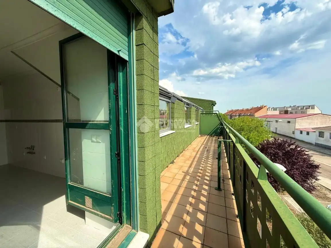 Vista exterior de Ático en venta en Villanubla con Calefacción, Parquet y Terraza