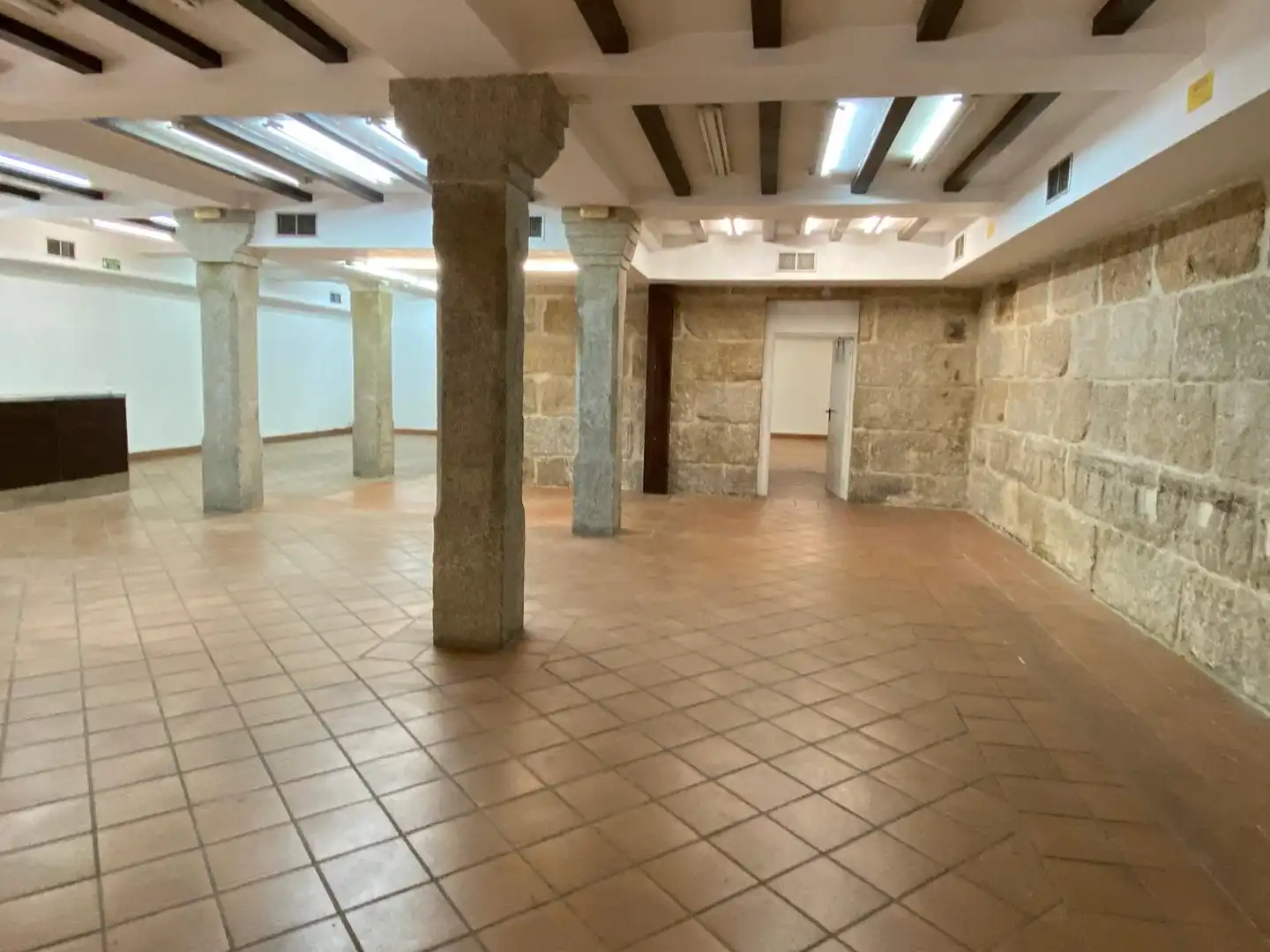 Local de alquiler en Ourense Capital  con Calefacción, Terraza y Amueblado