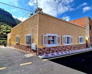 Vista exterior de Casa o xalet en venda en Santiago del Teide amb Jardí privat, Terrassa i Balcó