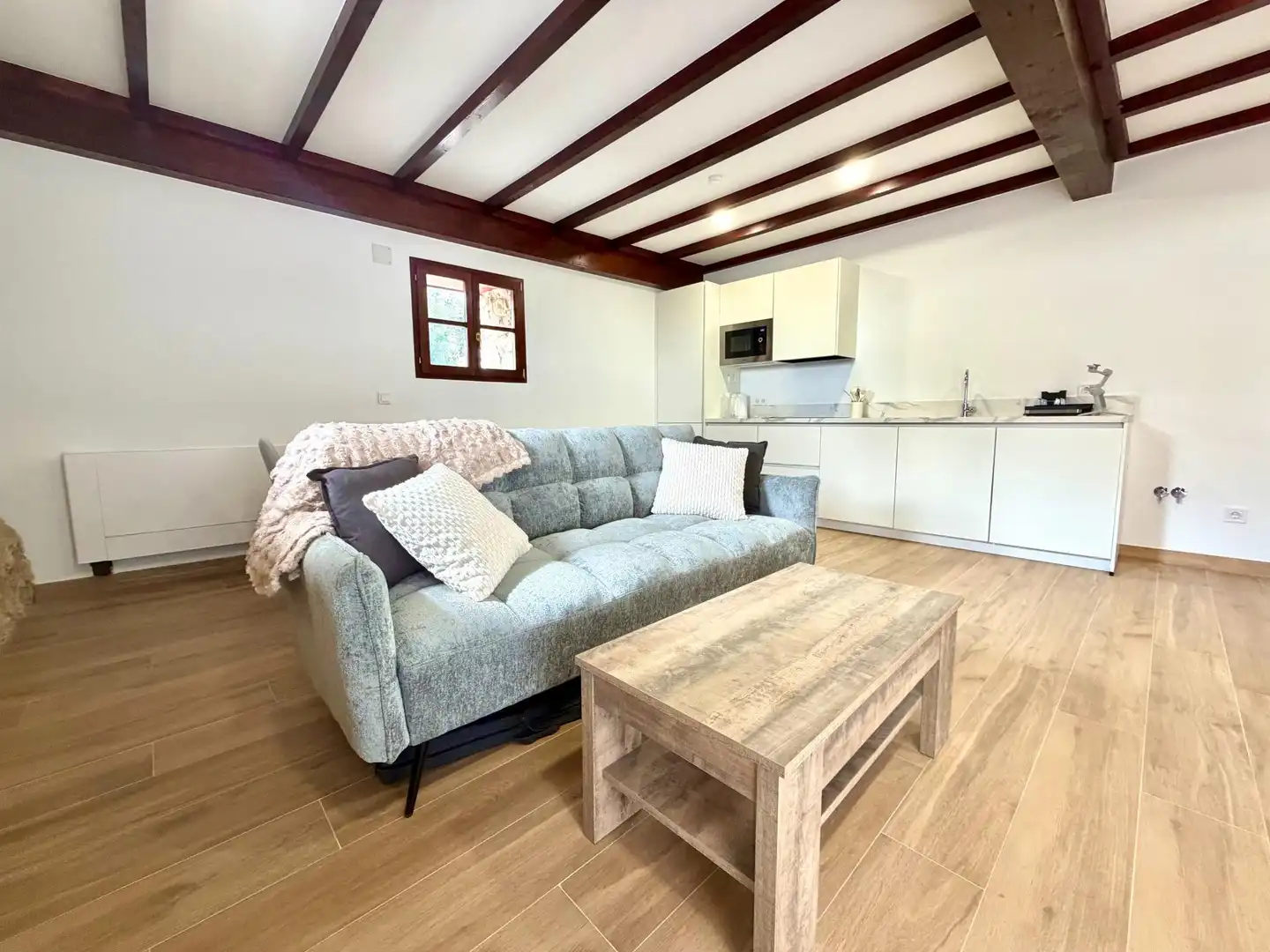 Sala de estar de Planta baja de alquiler en Miengo con Jardín privado, Terraza y Amueblado