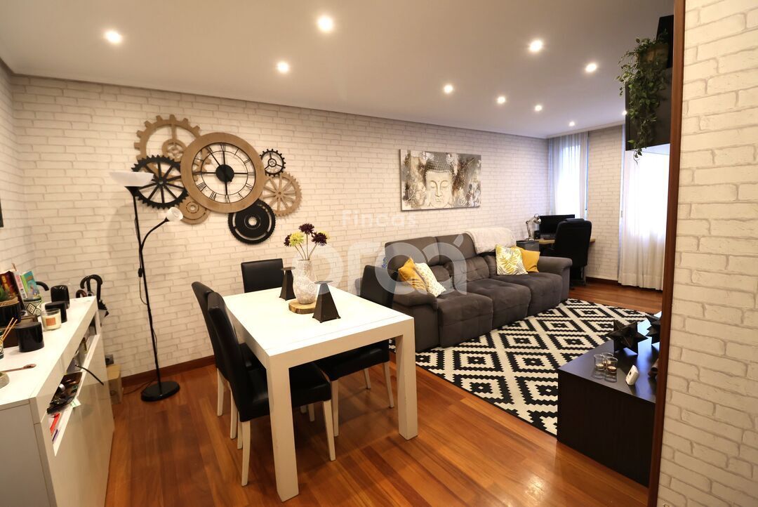 Sala de estar de Piso en venta en Portugalete con Calefacción y Trastero