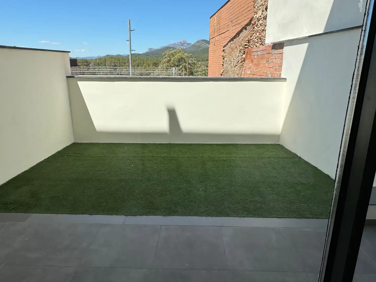 Terrasse von Einfamilien-Reihenhaus zum Verkauf in Viladecavalls mit Klimaanlage, Heizung und Terrasse