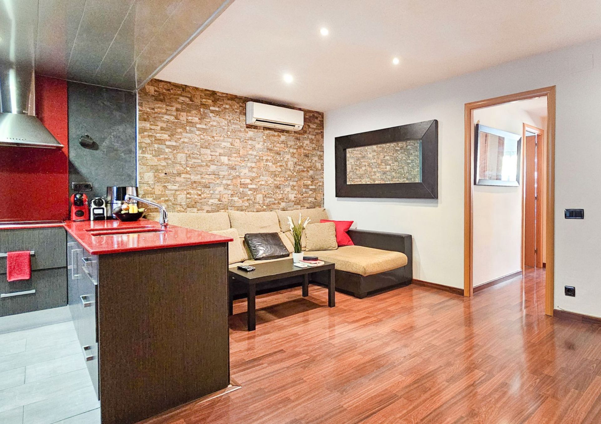 Living room of Flat for sale in L'Hospitalet de Llobregat  with Air Conditioner, Heating and Parquet flooring
