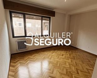 Bedroom of Flat to rent in  Madrid Capital  with Air Conditioner and Heating