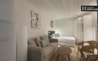 Bedroom of Flat to rent in  Madrid Capital  with Air Conditioner and Balcony