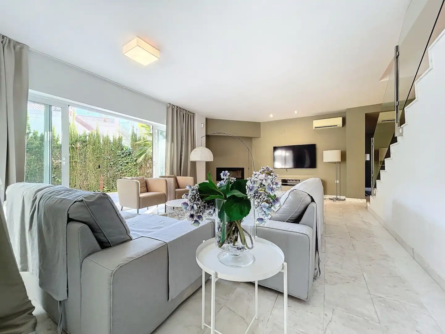 Living room of Houses for sale in L'Alfàs del Pi  with Air Conditioner, Heating and Private garden
