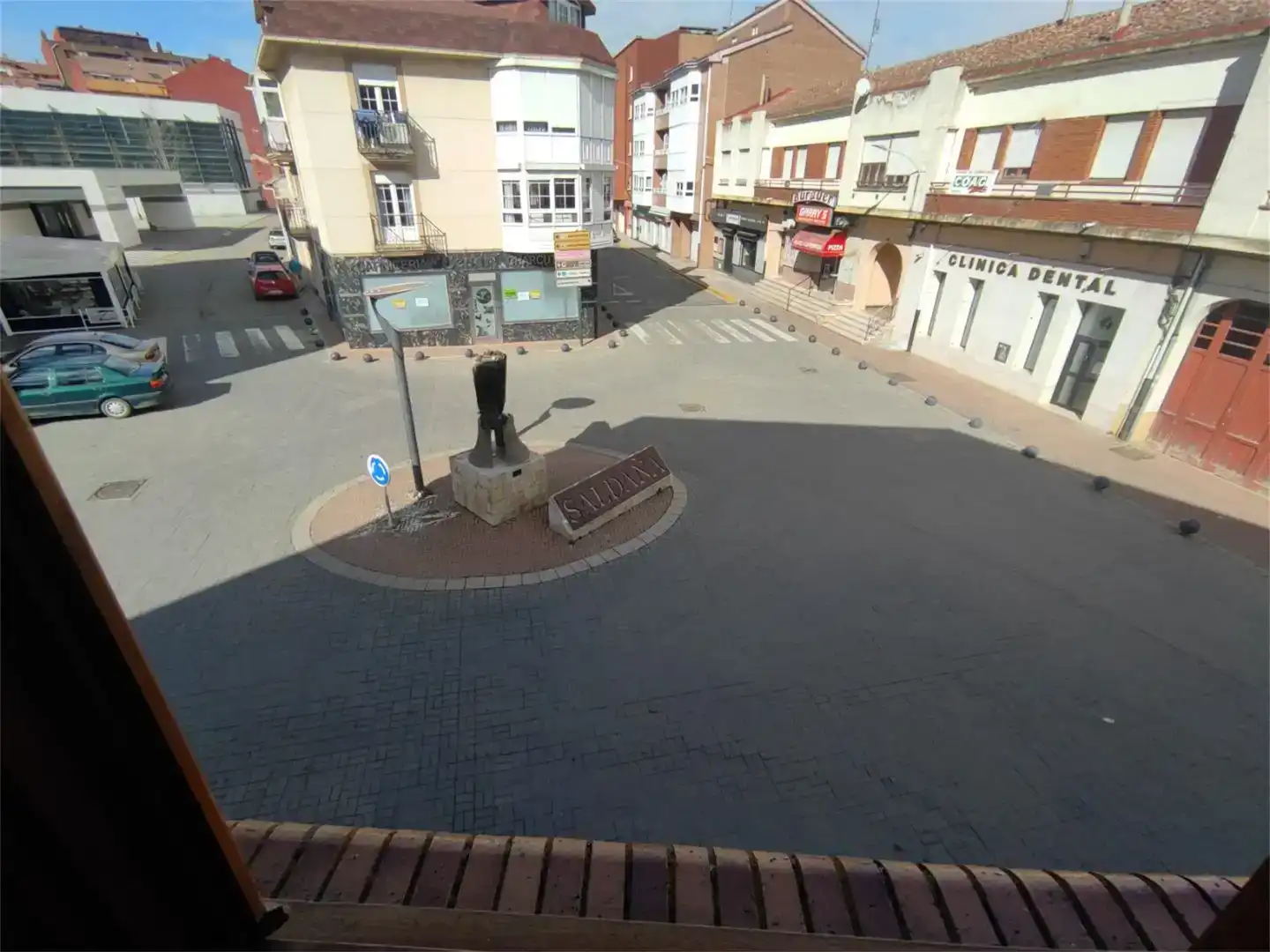 Aparcament de Casa adosada en venda en Saldaña amb Parquet, Moblat i Balcó