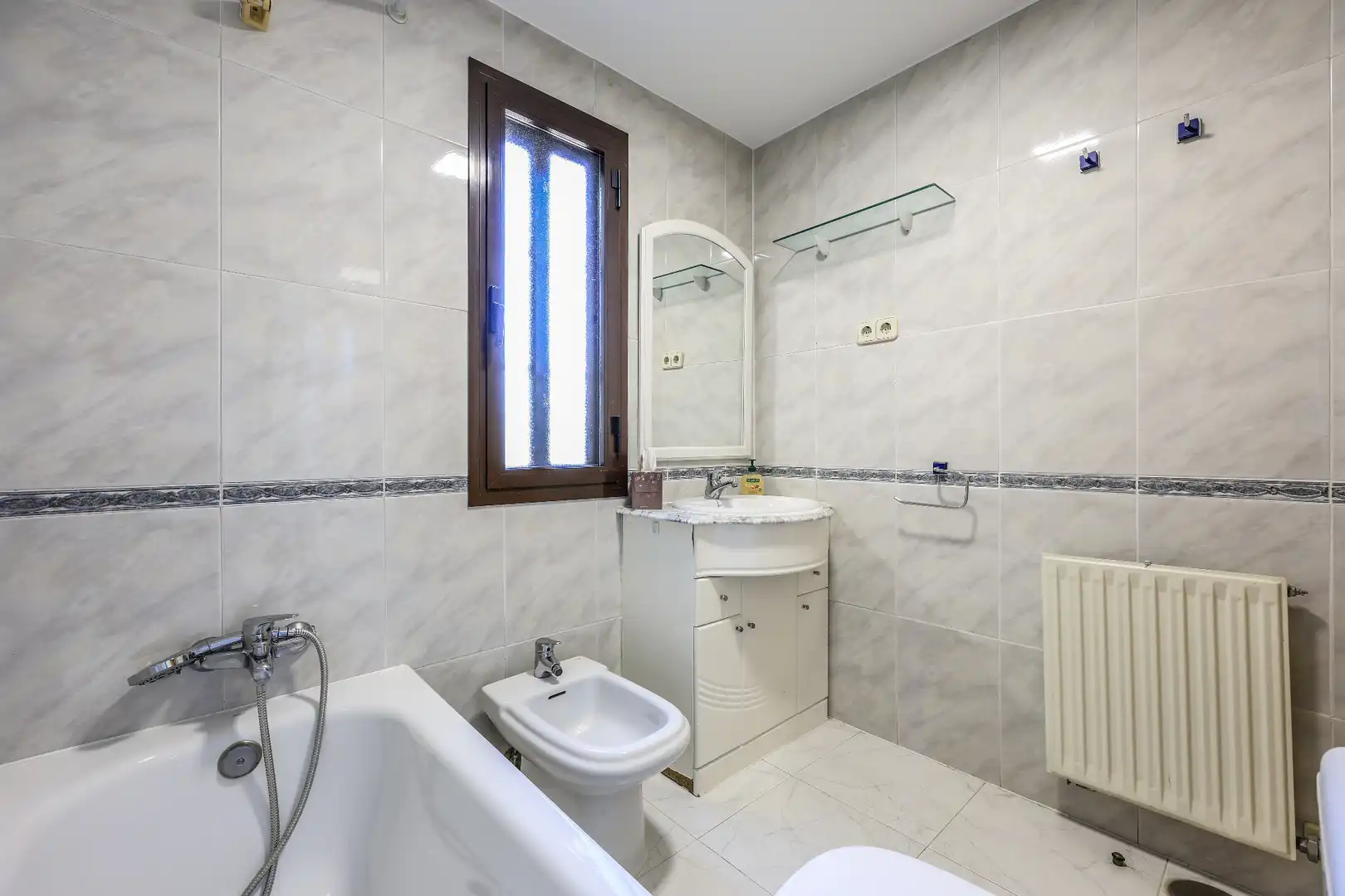 Badezimmer von Wohnung zur Miete in Madrid mit Heizung, Parkett und Terrasse