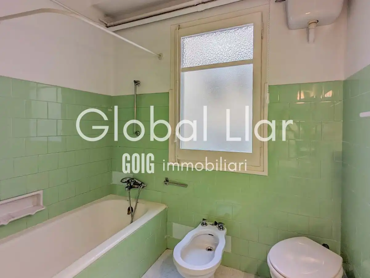 Badezimmer von Wohnung zum Verkauf in Lleida mit Klimaanlage, Heizung und Balkon