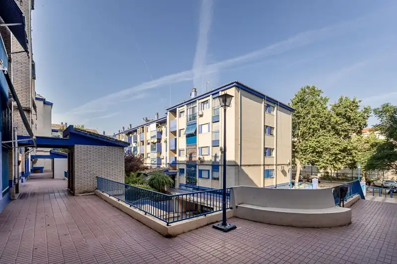Vista exterior de Pis en venda en Granada amb Aire condicionat, Calefacció i Terrassa