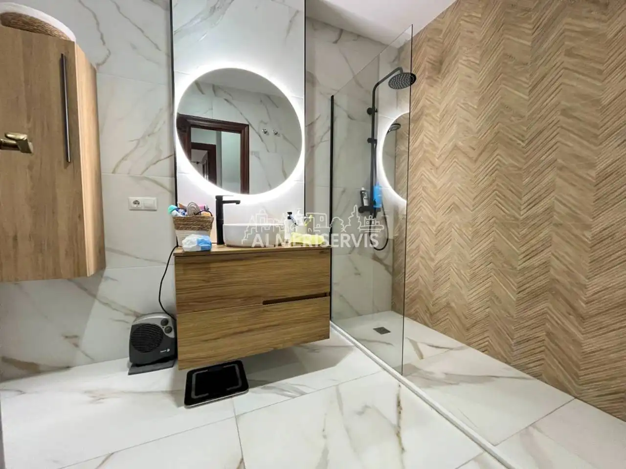 Bathroom of Attic for sale in Adra  with Air Conditioner, Parquet flooring and Terrace