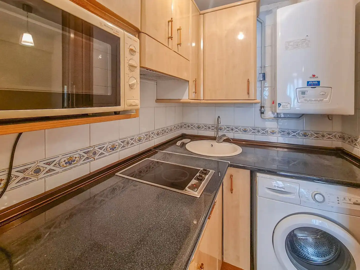 Cuina de Apartament de lloguer en Madrid amb Calefacció, Parquet i Forn