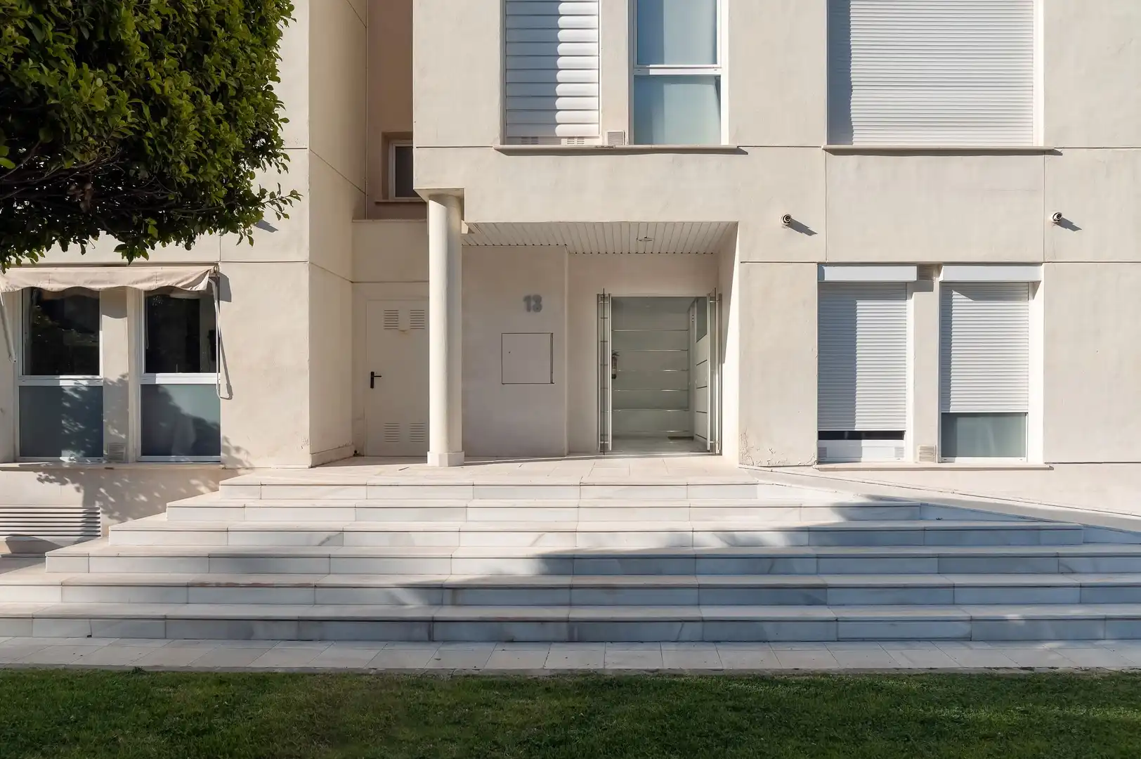 Vista exterior de Planta baja en venta en Marbella con Aire acondicionado, Calefacción y Jardín privado