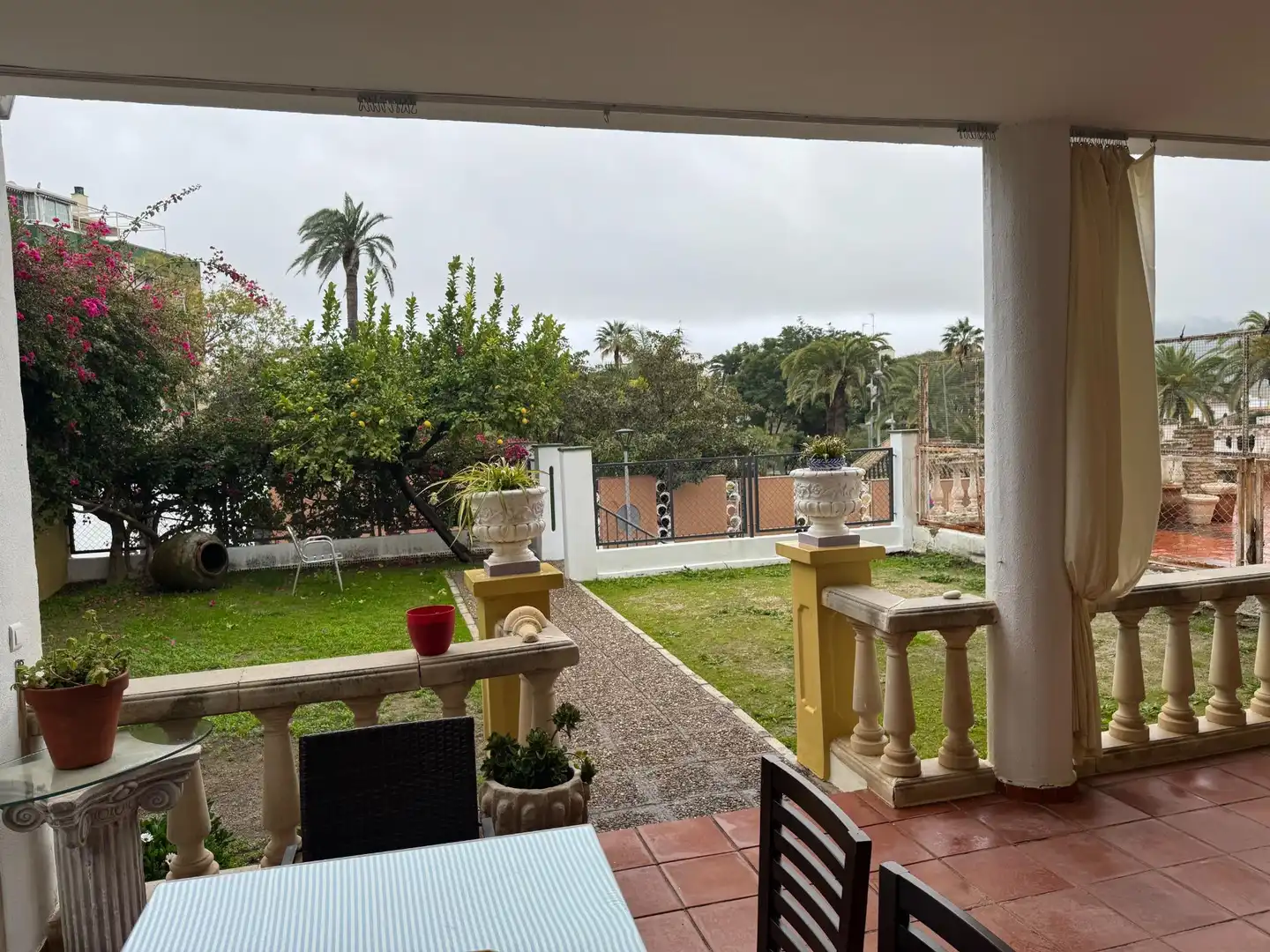Terrassa de Casa adosada en venda en Morón de la Frontera amb Aire condicionat, Jardí privat i Moblat