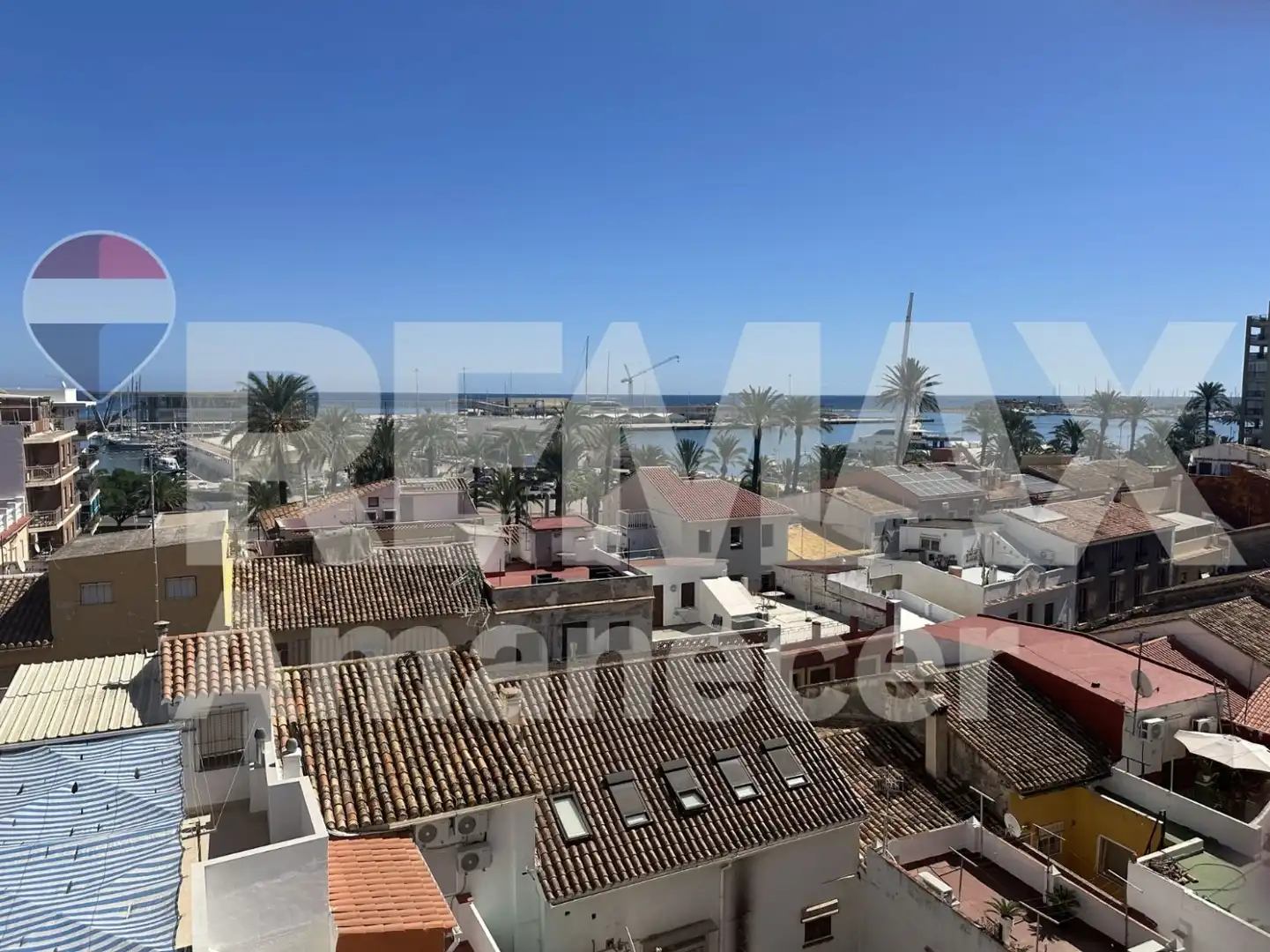 Vista exterior de Piso de alquiler en Dénia con Aire acondicionado, Trastero y Alarma