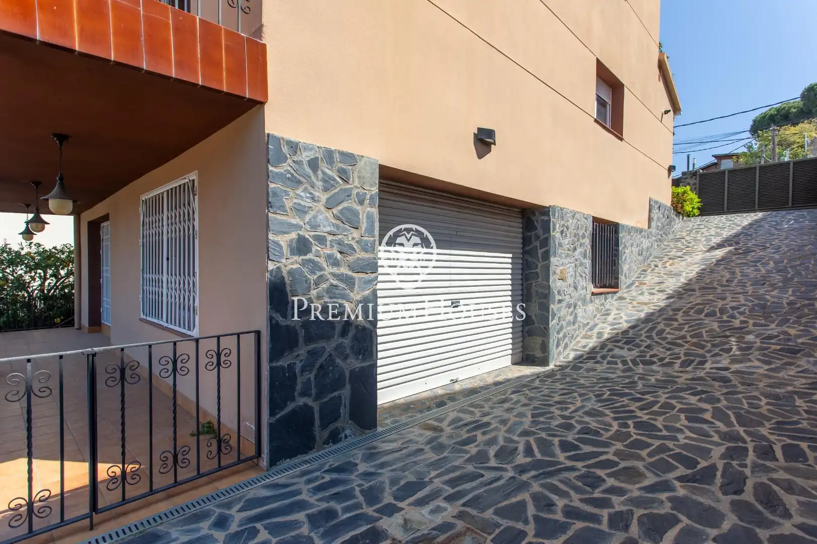 Vista exterior de Casa o xalet en venda en Arenys de Mar amb Calefacció, Jardí privat i Terrassa