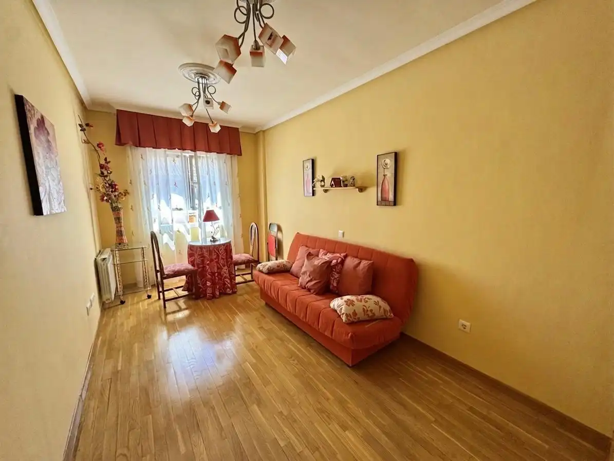 Sala d'estar de Casa adosada en venda en Talavera de la Reina amb Aire condicionat, Calefacció i Jardí privat