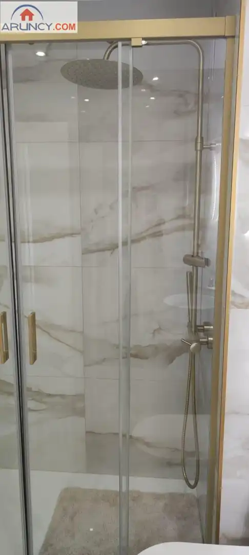 Baño de Piso de alquiler en Montequinto con Aire acondicionado, Calefacción y Jardín privado