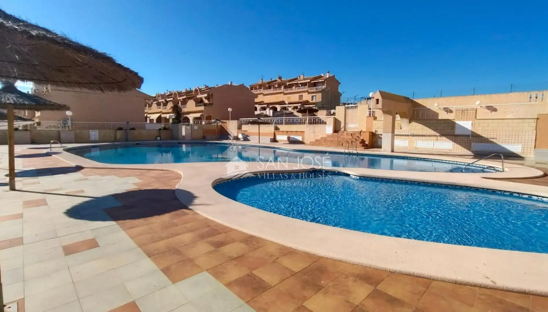 Piscina de Apartamento en venta en Elche / Elx con Aire acondicionado, Calefacción y Jardín privado