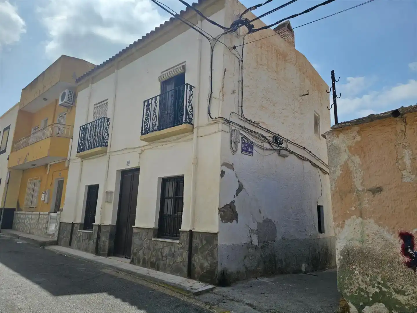 Vista exterior de Casa adosada en venda en Berja amb Balcó