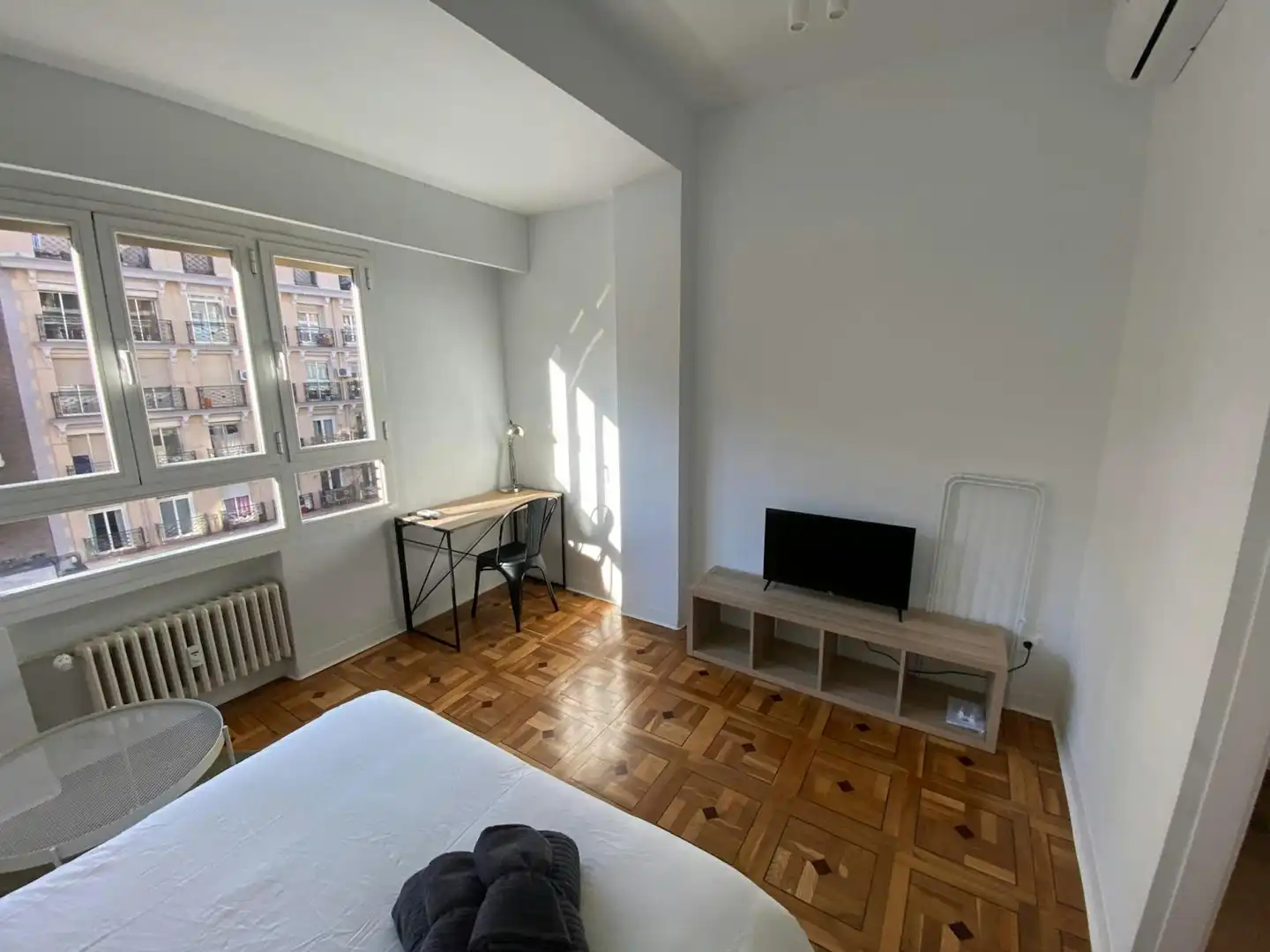 Bedroom of Flat for share in Madrid  with Air Conditioner, Heating and Furnished