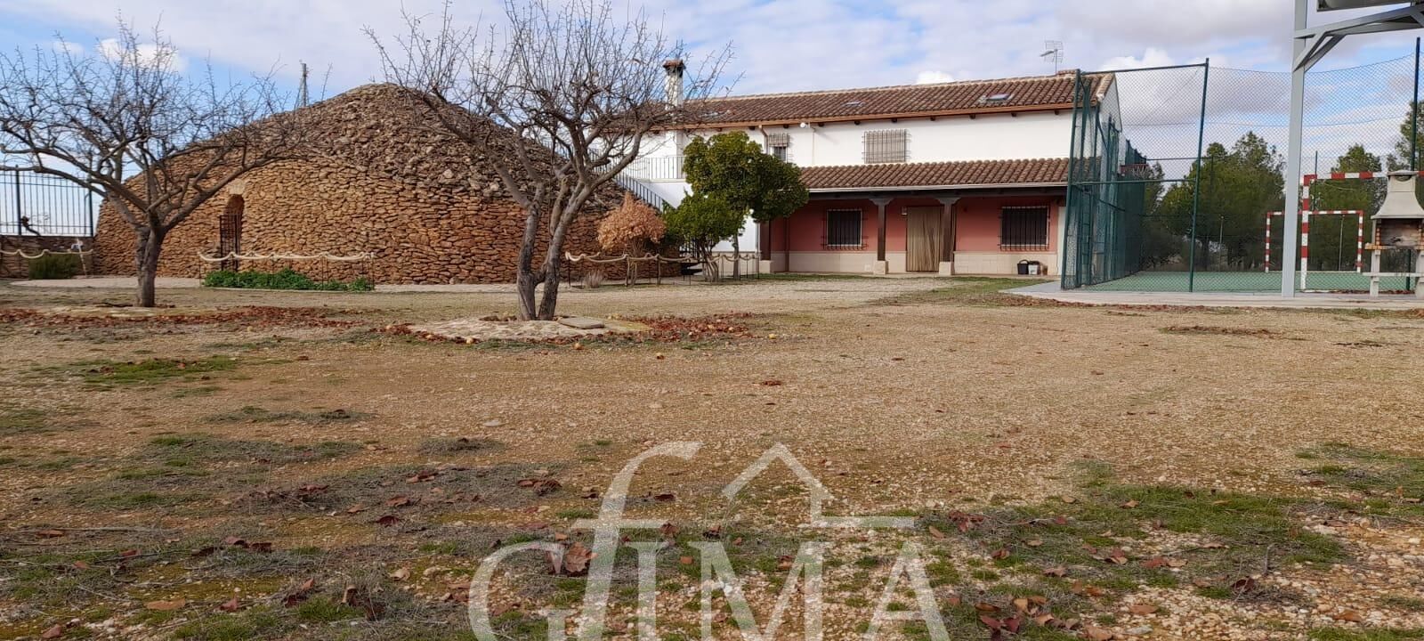 Country house for sale in Tomelloso  with Private garden and Balcony