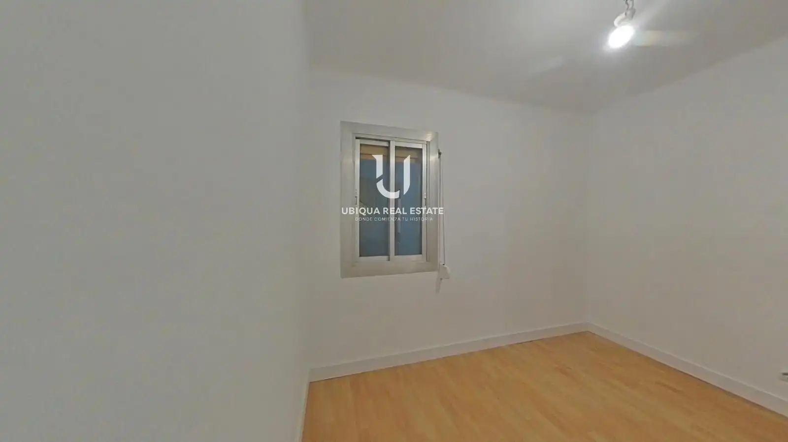 Bedroom of Flat for sale in L'Hospitalet de Llobregat  with Parquet flooring and Oven