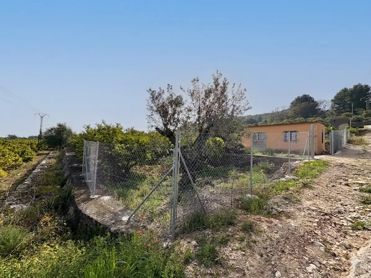 Casa rustica con giardino in vendita a Camí dels Plans 90