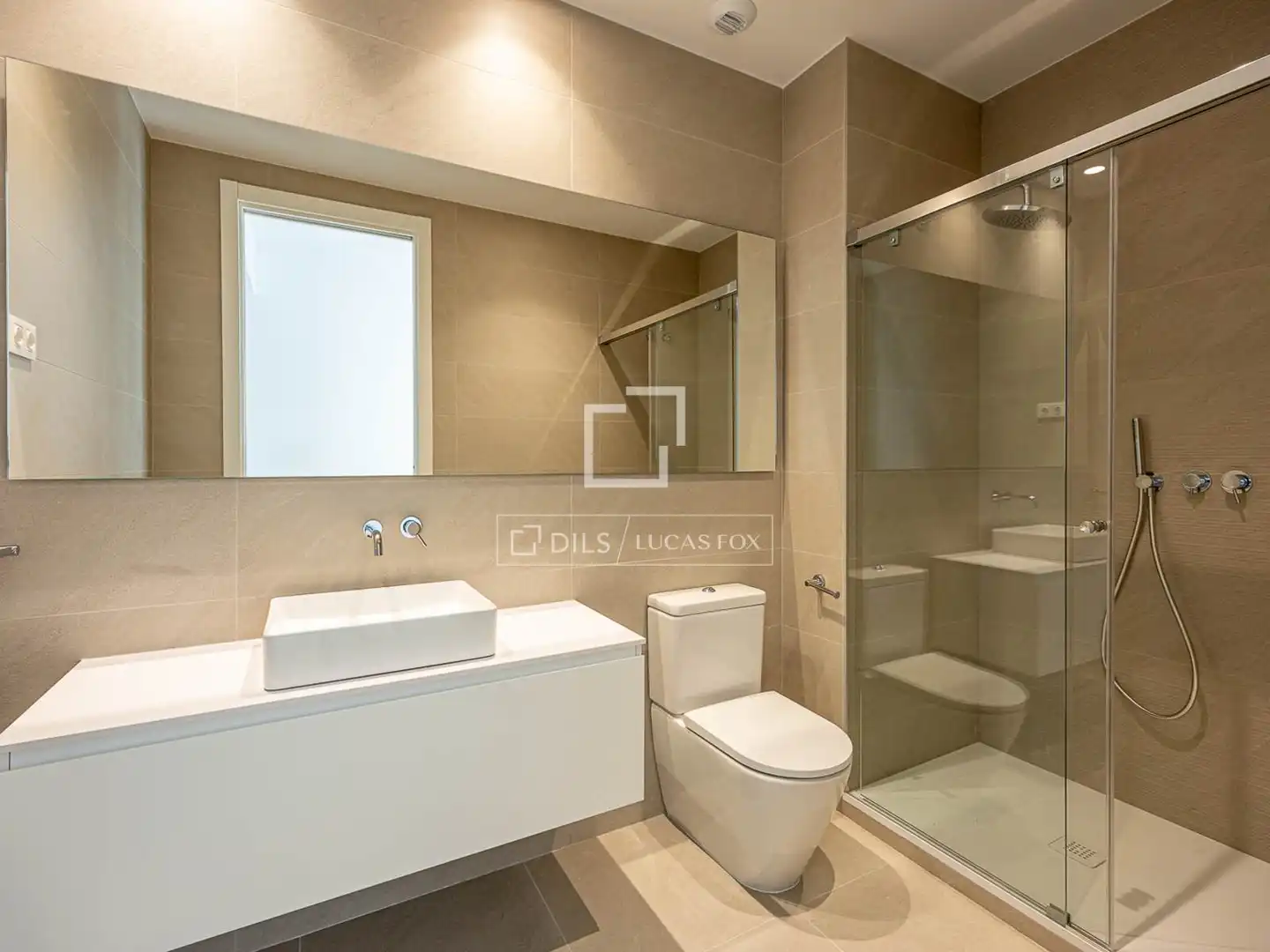 Baño de Piso en venta en Barcelona con Aire acondicionado, Calefacción y Terraza