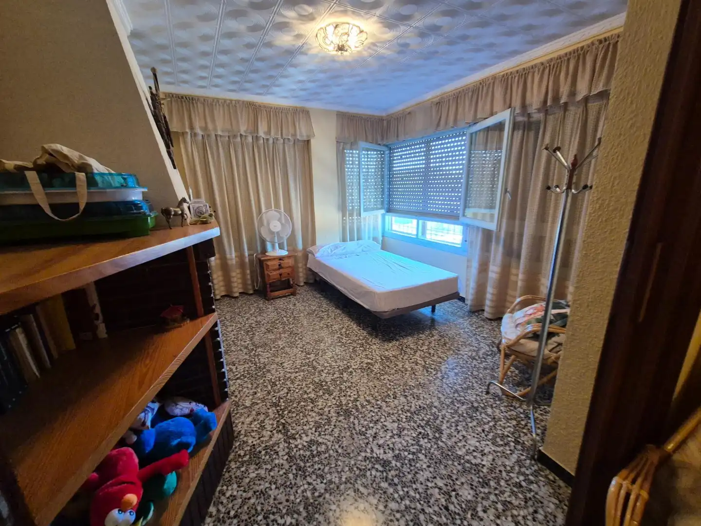 Dormitori de Casa o xalet en venda en Elda amb Jardí privat, Terrassa i Traster