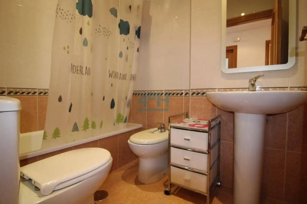 Bathroom of Study for rent in Ourense Capital   with Air Conditioner, Heating and Parquet flooring