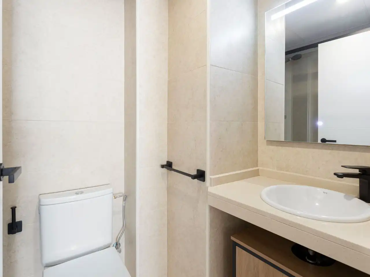 Baño de Local en venta en Barcelona con Aire acondicionado, Calefacción y Terraza