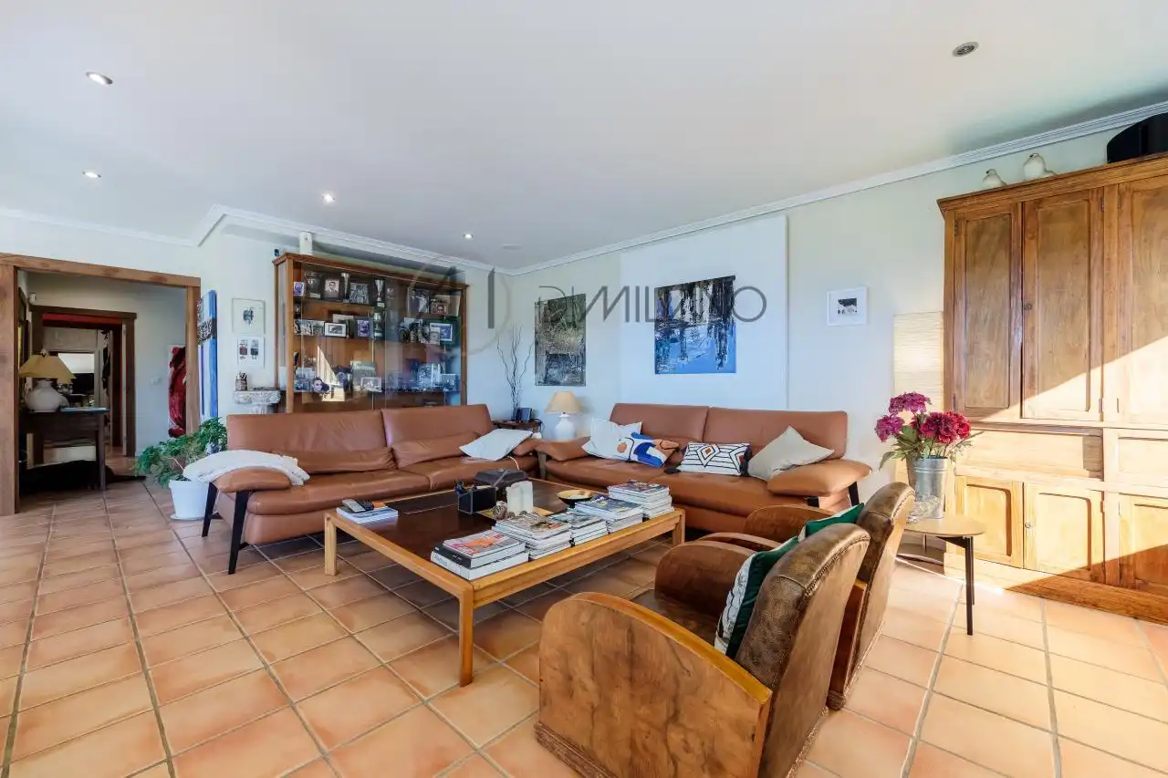 Sala d'estar de Casa o xalet en venda en Nigrán amb Calefacció, Jardí privat i Terrassa