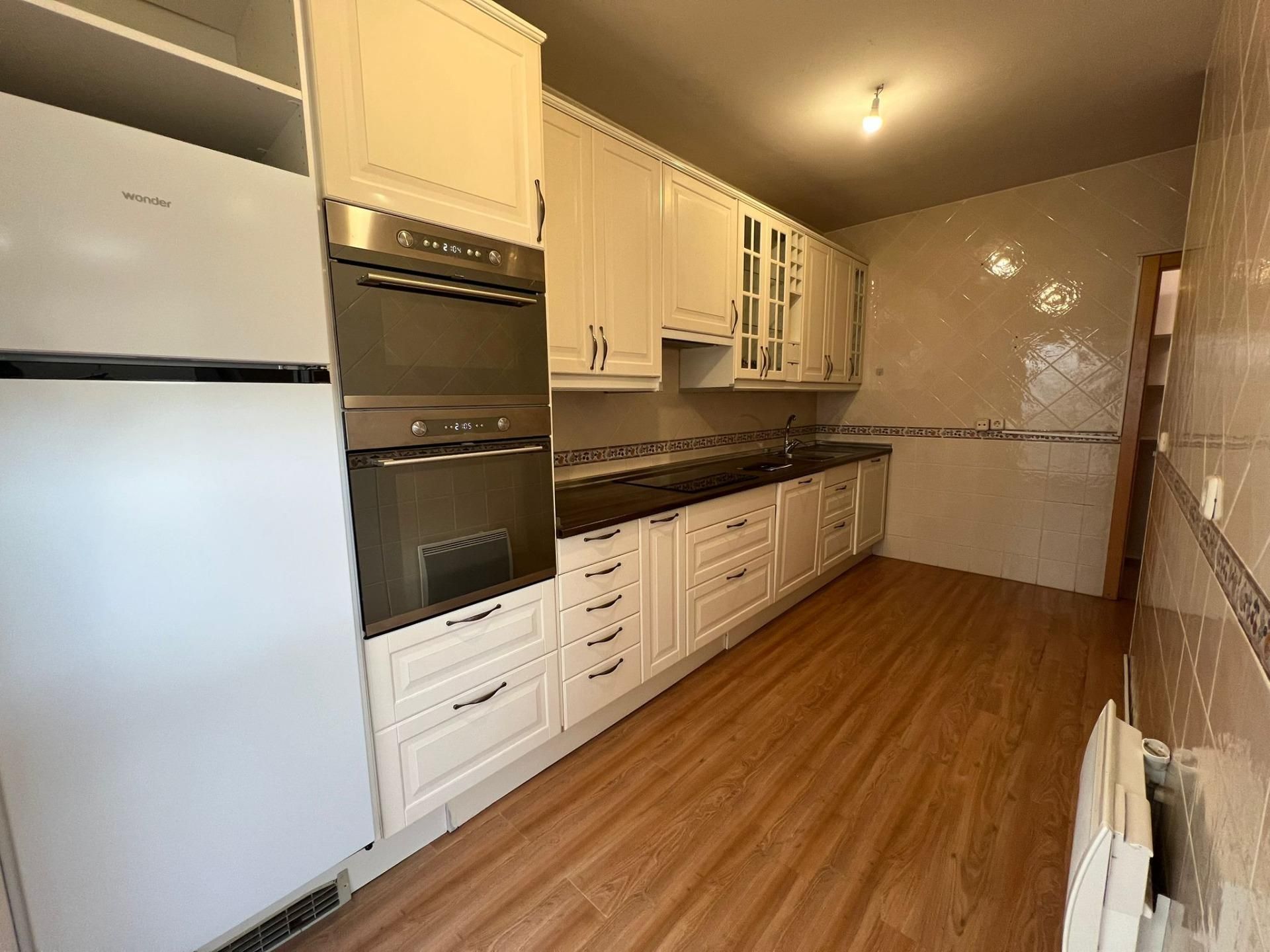 Kitchen of Single-family semi-detached for sale in Navalagamella  with Air Conditioner, Heating and Parquet flooring